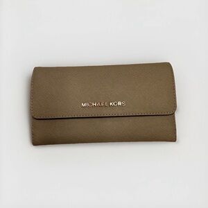 Michael Kors Jet Set Travel Large Trifold Wallet Clutch Buff Saffiano Leather